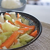 销魂厨房-清爽西芹炒百合的做法图解3