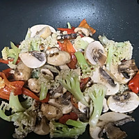 蘑菇炒花菜的做法图解3