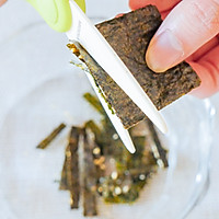海苔牛肉丝蛋卷~宝宝辅食的做法图解5