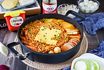 #暖冬酱在手，嗨吃部队锅#韩式部队火锅的做法