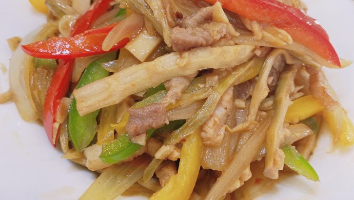 五花肉炒笋丝