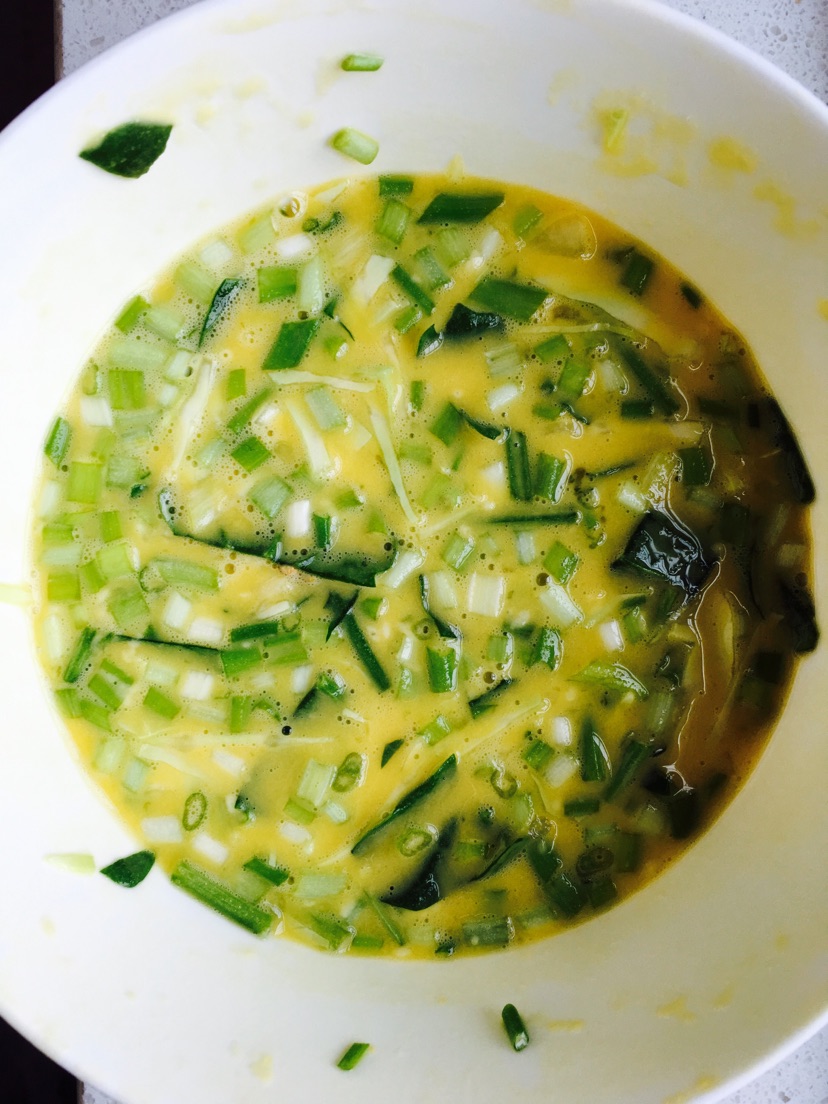 小葱菠菜鸡蛋饼的做法图解3