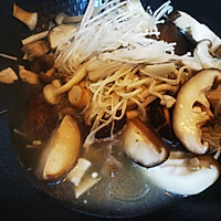 菌菇红枣汤，既滋补又润燥，还能预防感冒哦！的做法图解5