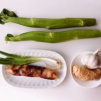 芥兰炒香肠的做法图解1