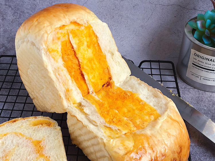 面包日记丨巨好吃‼️咸蛋黄肉松吐司【波兰种】的做法