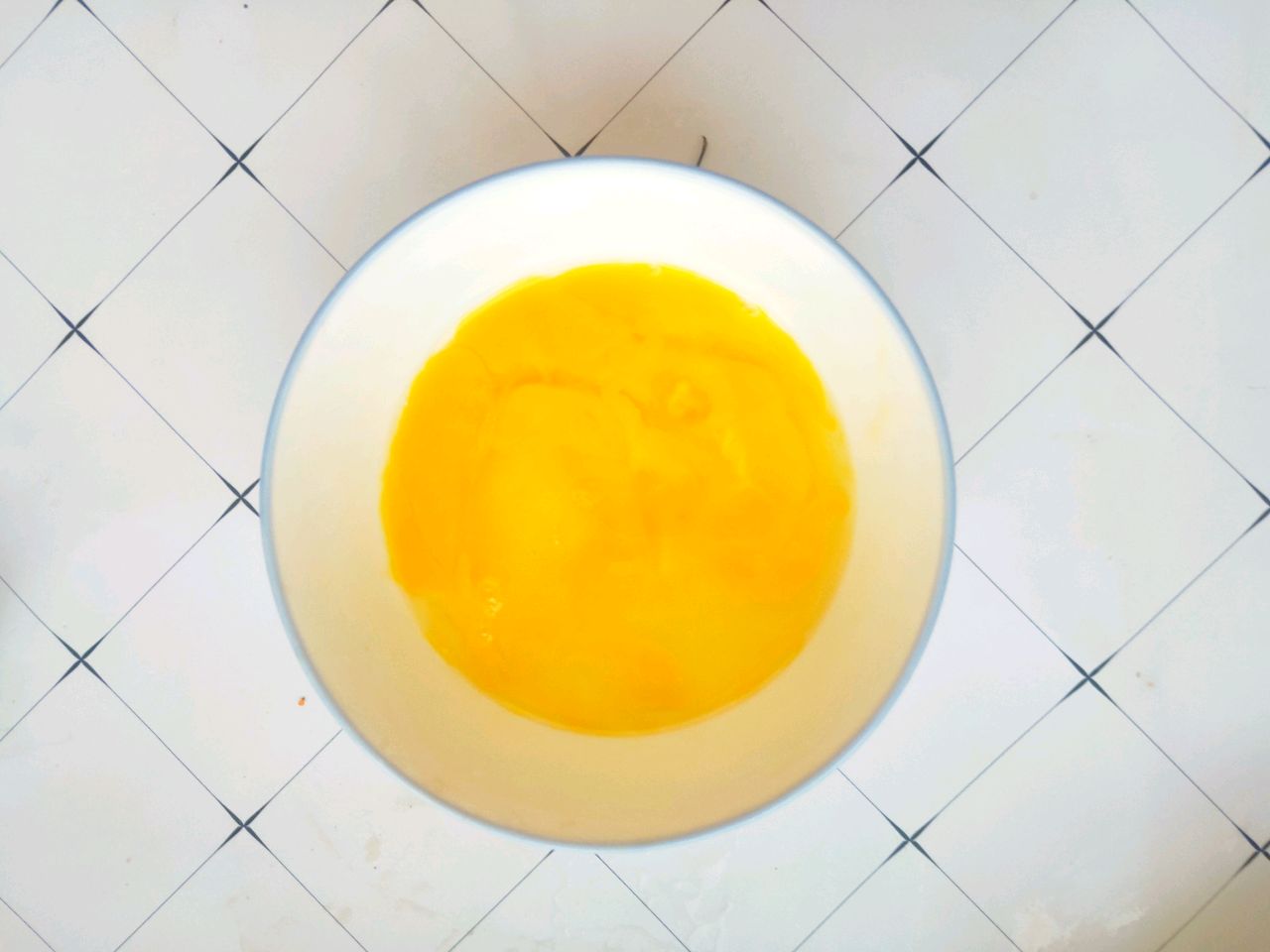 蒜苗炒鸡蛋好吃吗 ，最简单的家常菜，鸡蛋嫩滑，蒜苗鲜香，超级好吃 | 说明书网