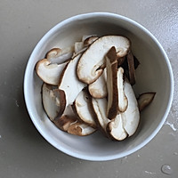 大白菜炒香菇的做法图解1