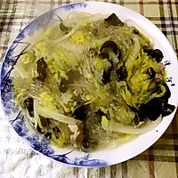 白菜木耳肉片炖粉条子的做法图解1