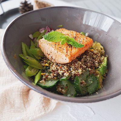 三文鱼黄瓜干芦笋牛油果藜麦沙拉