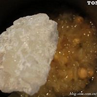 银耳莲子汤的做法图解6