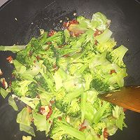 蒜香辣炒西蓝花的做法图解6