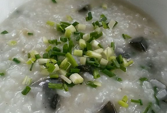 皮蛋葱花炒粥