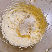 夏天裱花不易化的奶酪奶油霜的做法图解6