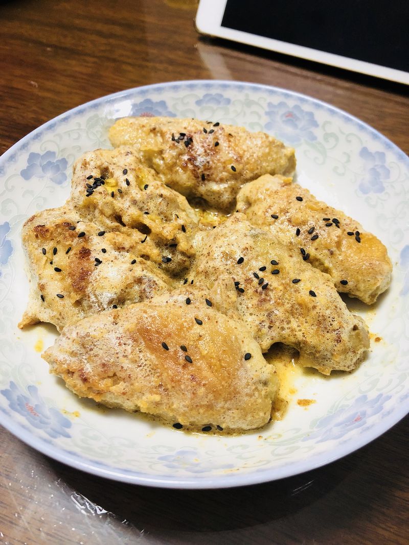 Chicken wings with egg yolk