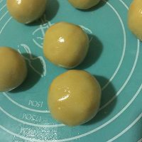 广式蛋黄莲蓉月饼的做法图解11