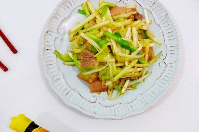 回锅肉炒韭黄