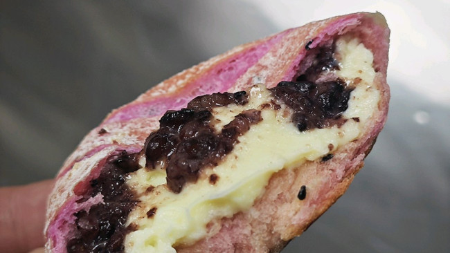 火龙果紫米奶酪欧包的做法