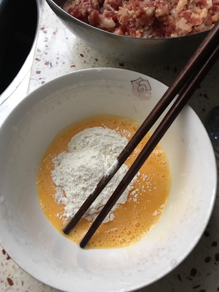 炸丸子的做法图解2