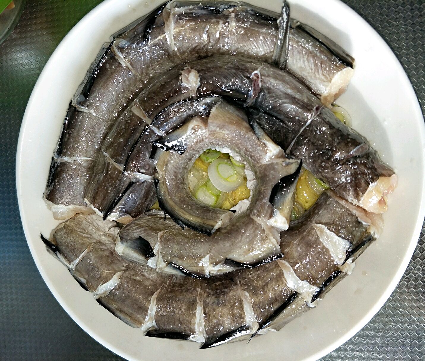 清蒸鳗鱼怎么做_清蒸鳗鱼的做法_炫色鸾树z_豆果美食