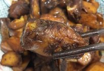 红糖排骨炖茭白的做法