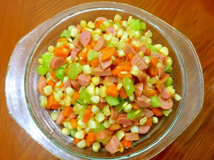 玉米胡萝卜炒火腿   家常菜的做法