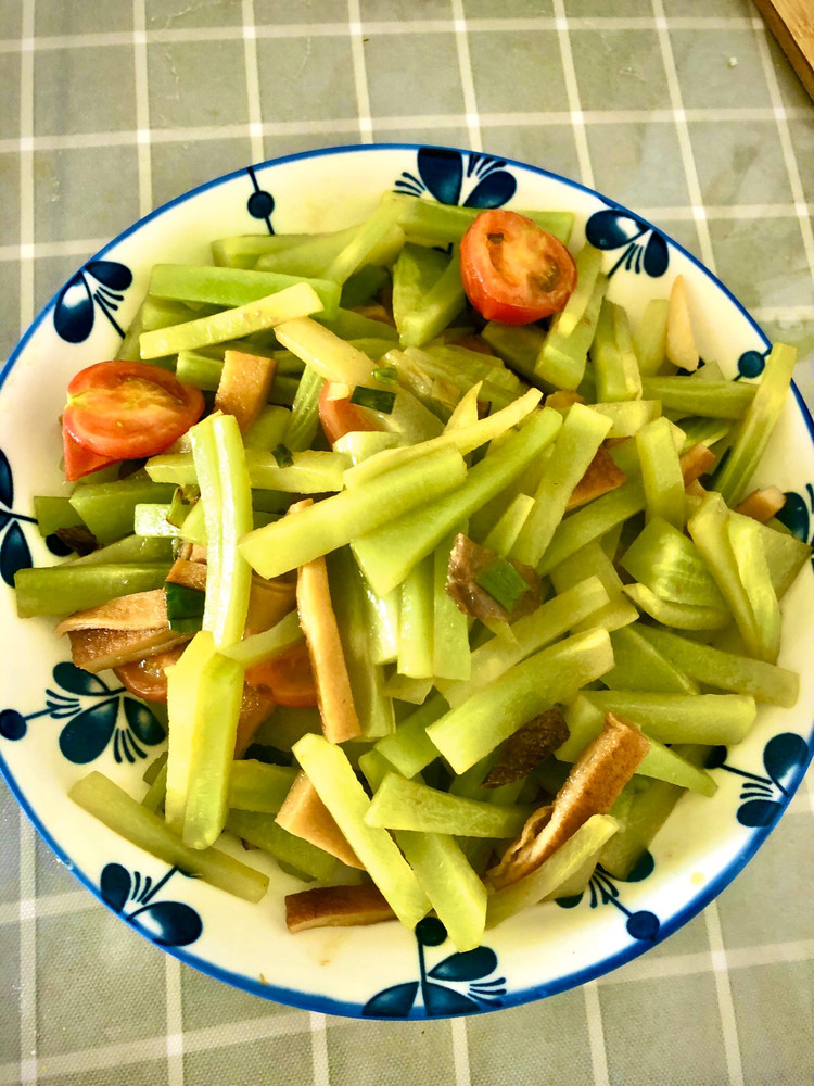 莴苣炒豆干的做法