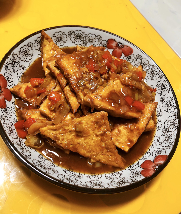 鲜嫩多汁的【家常豆腐】素菜吃出肉的满足感的做法