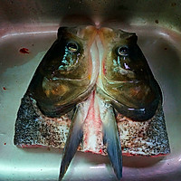 剁椒鱼头---宴客必备的做法图解1