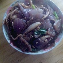 洋葱炒鲜鱿