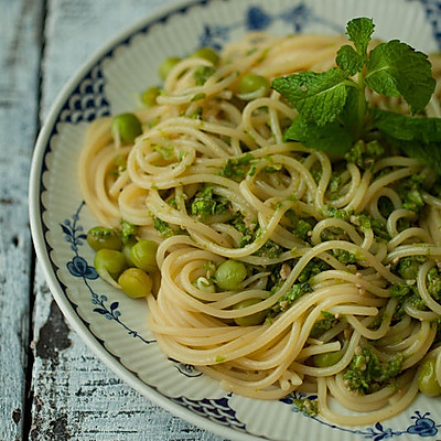 橄榄油生菜意面 