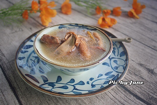 牛肝菌猪骨汤