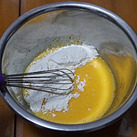 #一道菜表白豆果美食#水果奶油蛋糕（6寸戚风蛋糕胚）的做法图解7
