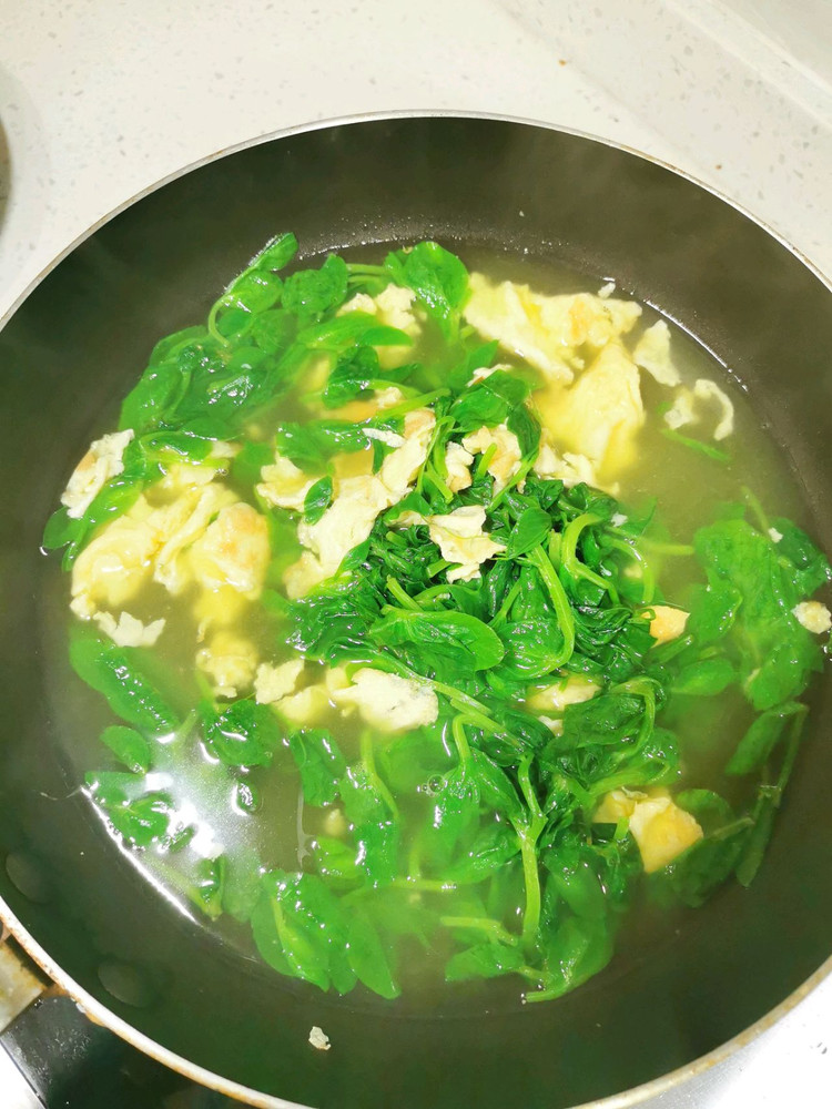 清淡好喝的鸡蛋豌豆尖汤的做法