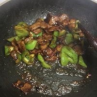 【快手团圆年菜】尖椒小炒肉的做法图解5
