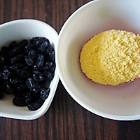 #一起加油，我要做A+健康宝贝# 蓝莓玉米面粥的做法图解1