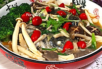 家常川味菜：菌菇泡椒鱼头#父亲节，给老爸做道菜#的做法