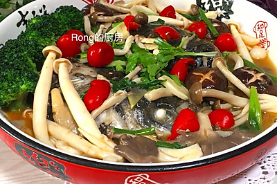 家常川味菜：菌菇泡椒鱼头