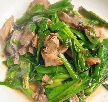 蒜叶炒鸡杂