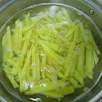 炸薯条的做法图解3