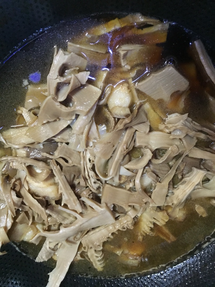 红烧肉炖笋干的做法图解3