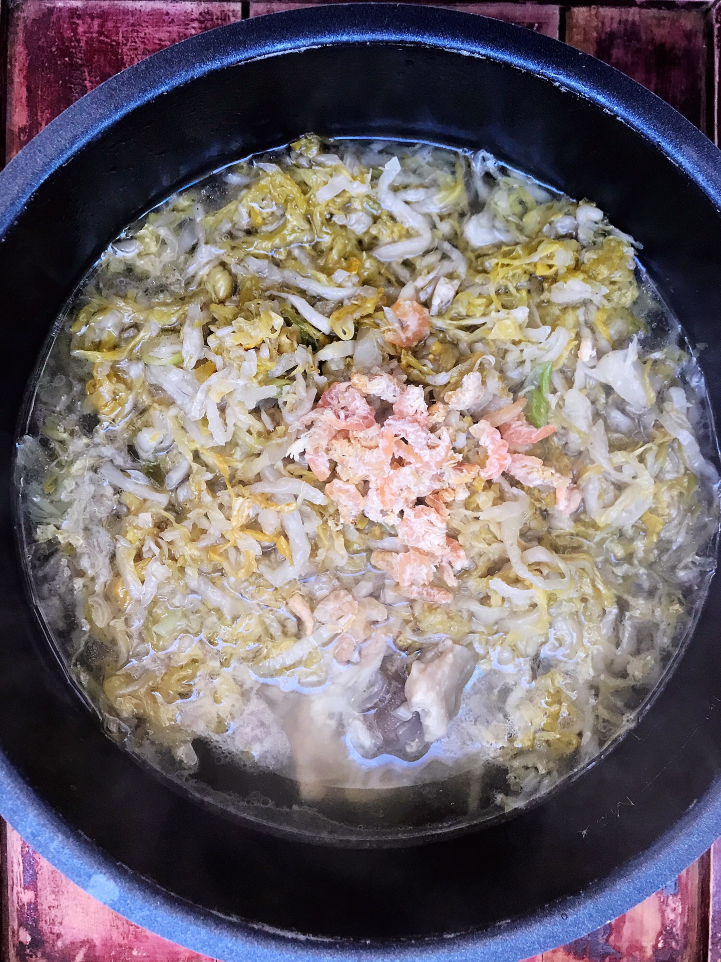 东北酸菜炖大骨头怎么做_东北酸菜炖大骨头的做法_豆果美食