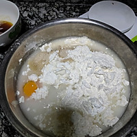鲜虾披萨（附披萨饼底及披萨酱的做法）的做法图解1