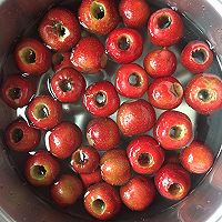 自制山楂罐头的做法图解1