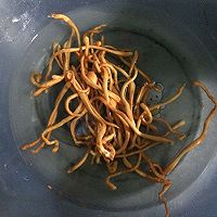 火麻油虫草花猪骨玉米汤----壮阳食补汤的做法图解2