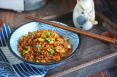 粒粒分明还不粘锅的酱油炒饭 快手早餐主食