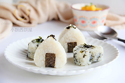 海苔饭团和肉松饭团