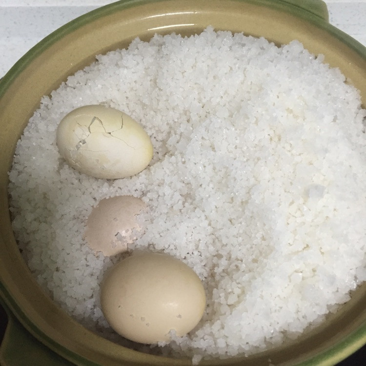 盐焗鸡蛋的做法