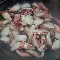 #吃出健康，解决假胖#炒鱿鱼须的做法图解3
