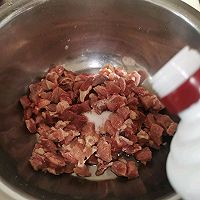 不输烧烤店的～私房烤羊肉串的做法图解6