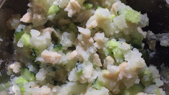 小黄瓜香肠土豆泥的做法